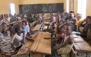 Enfants dans une salle de classe au Burkina Faso en 2011