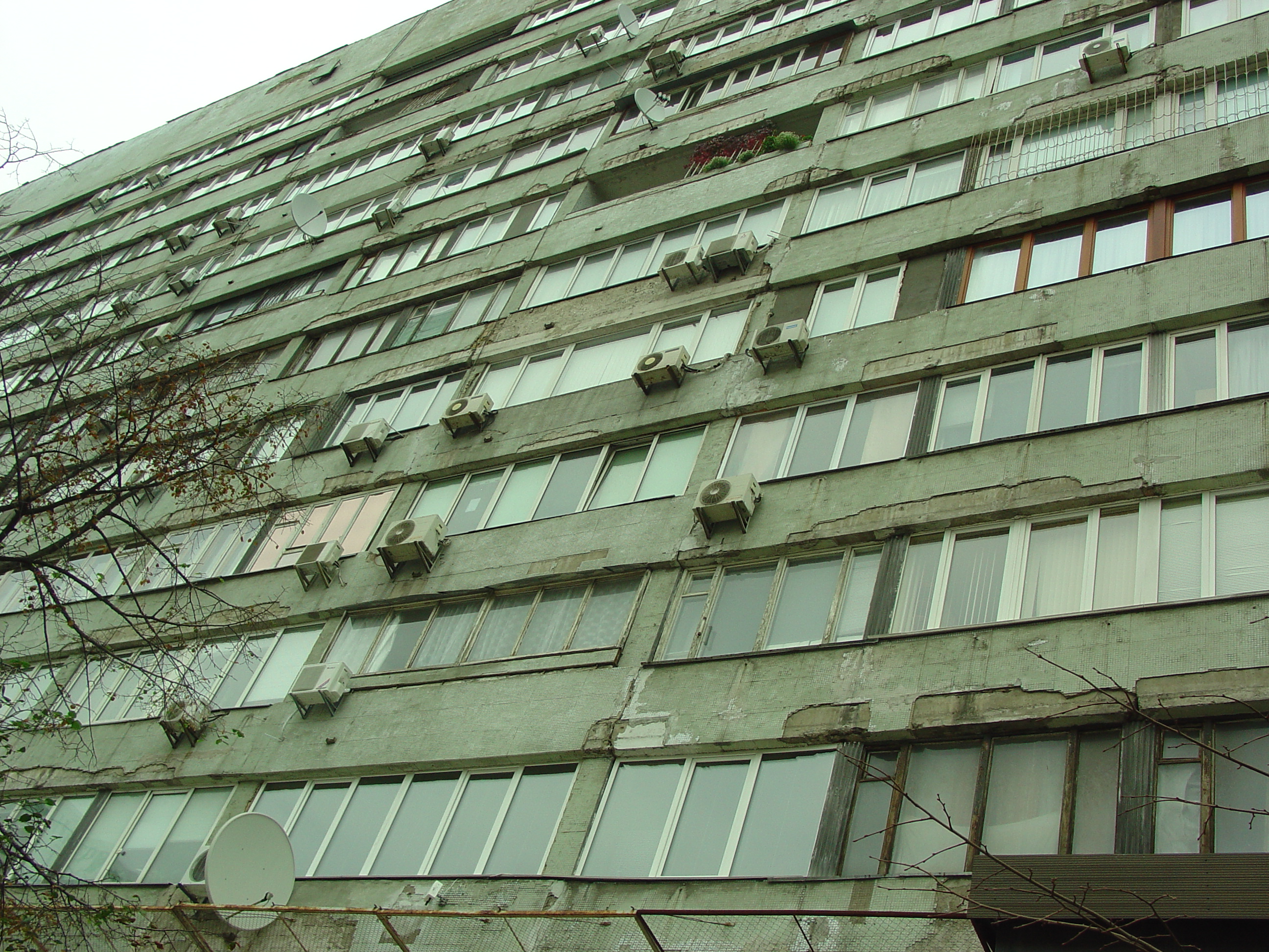 Edificio ad elevato consumo energetico in una città ucraina. 