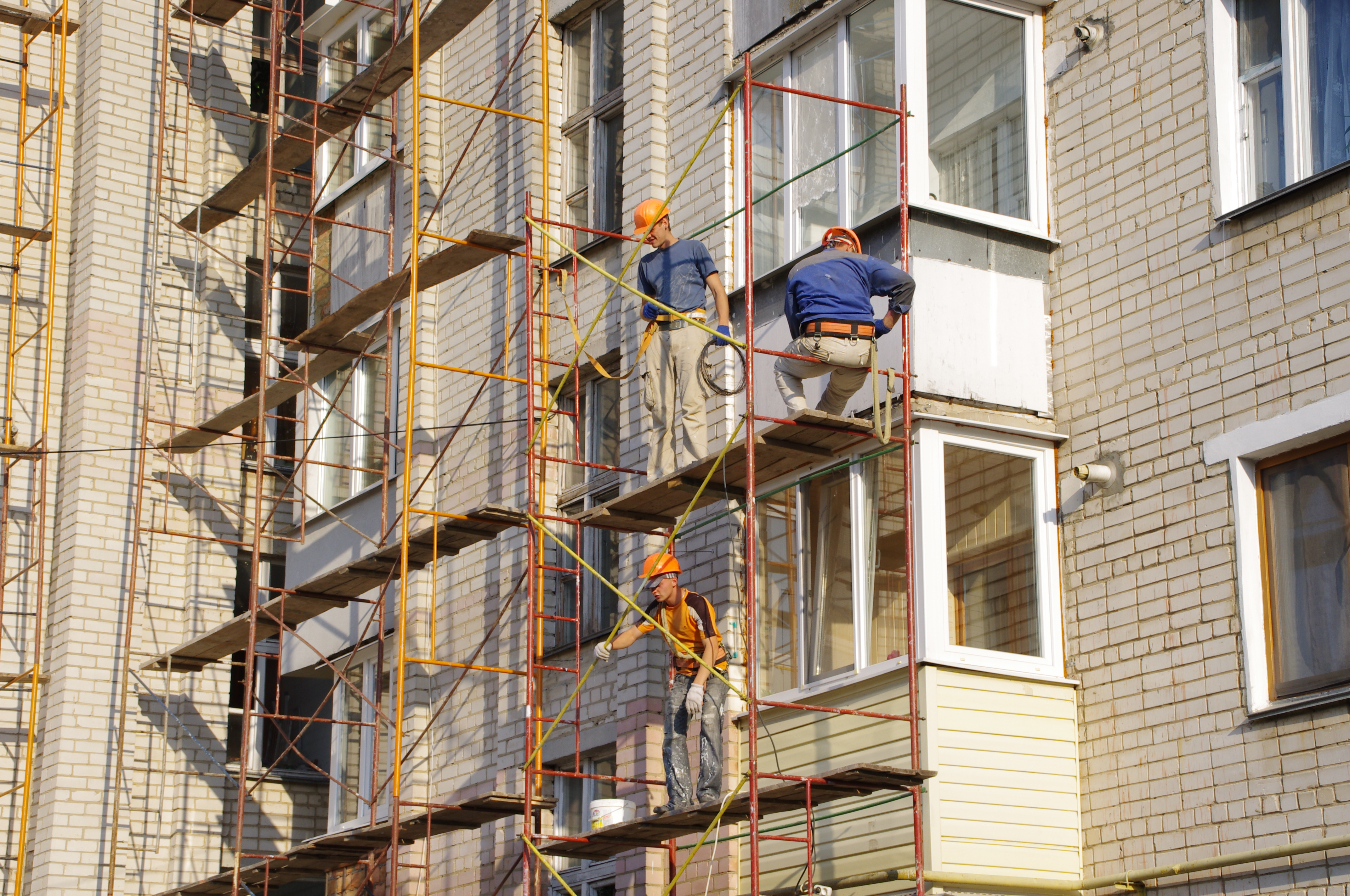 Lavori di risanamento energetico di un edificio. 