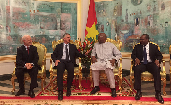 Le conseiller fédéral rencontre le président Roch Marc Christian Kaboré, élu récemment après une année de transition, Burkina Faso.