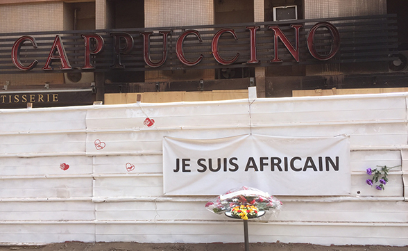Federal Councillor Didier Burkhalter visited the scene of the attacks in Ouagadougou. © FDFA