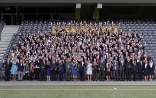 Photo de groupe des participants et des participantes de la Conférence des ambassadeurs et du réseau extérieur.