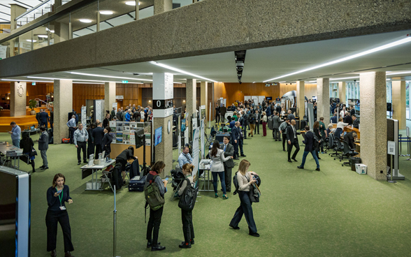 I partecipanti alla conferenza scoprono nuove tecnologie di sminamento.