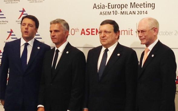 Il presidente della Confederazione Didier Burkhalter con Matteo Renzi, primo ministro italiano, José Manuel Barroso, presidente della Commissione europea e Herman Van Rompuy, presidente permanente del Consiglio d'Europa al vertice ASEM 2104 a Milano. © DFAE