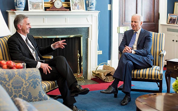 Le vice-président américain Joe Biden reçoit le président de la confédération Didier Burkhalter à la Maison Blanche