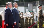 Il presidente della Confederazione Didier Burkhalter riceve il presidente della Repubblica federale di Germania Joachim Gauck con gli onori militari. 