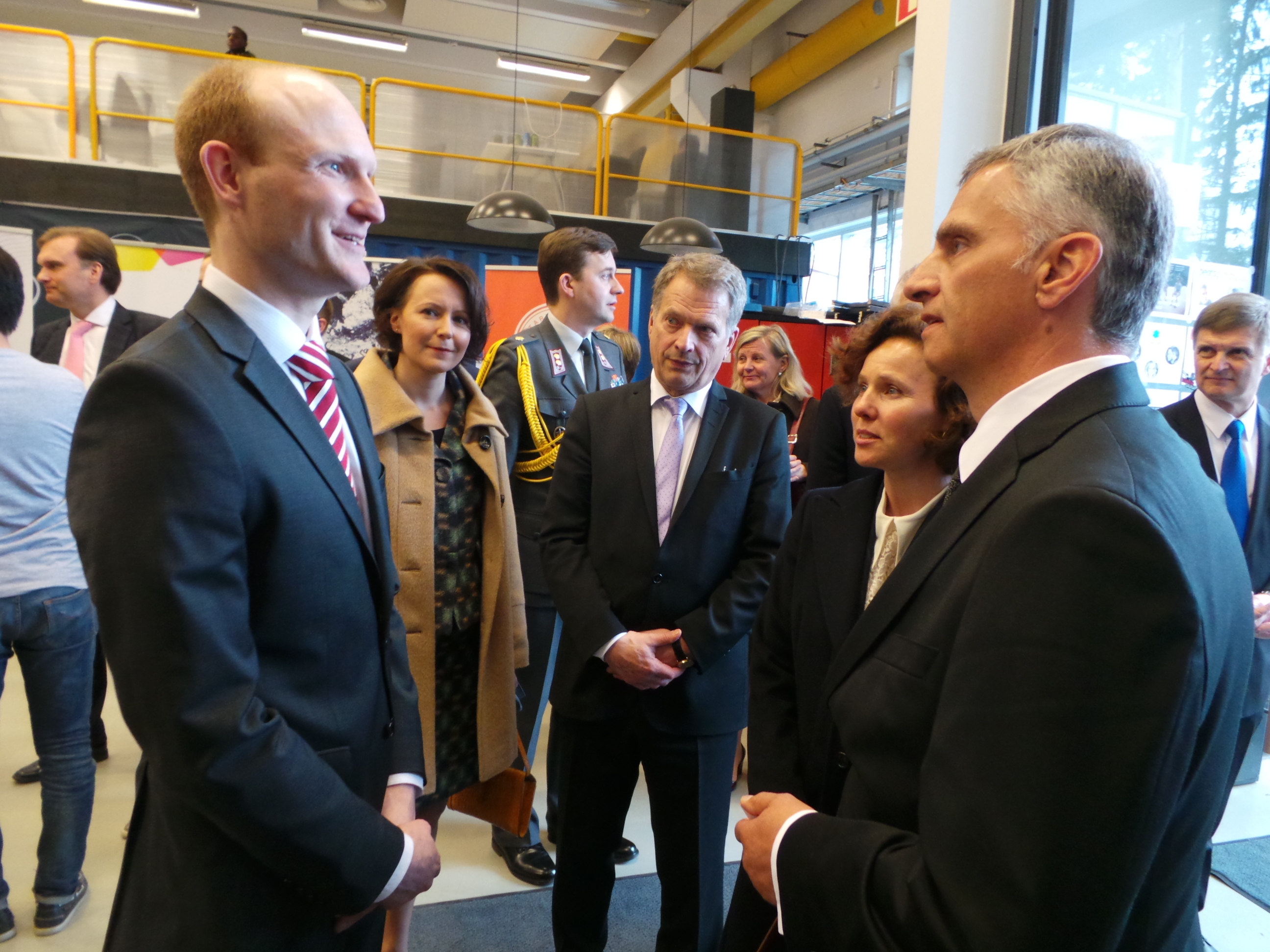 Didier Burkahlter and Sauli Niinistö together with their wives talking to a Swiss researcher at the University of Helsinki.