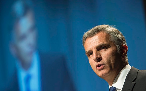 M. Didier Burkhalter, président de la Confédération tient un discours