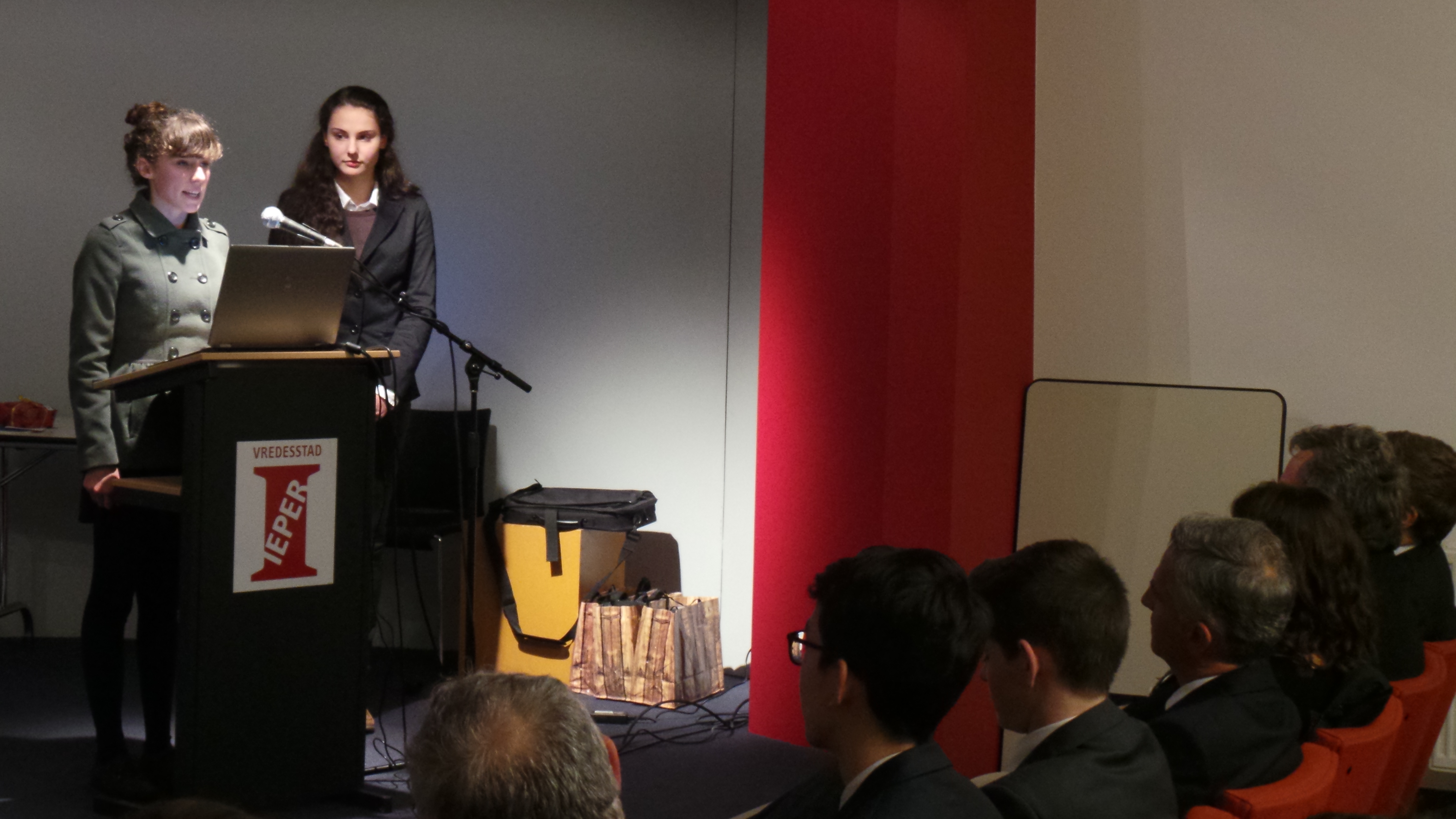 Two school pupils from the winning class from Liestal (Canton of Basel-Landschaft) presenting their class project to the President of the Swiss Confederation, Didier Burkhalter, and the other classes attending the event