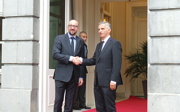 Didier Burkhalter en compagnie du premier ministre Charles Michel.