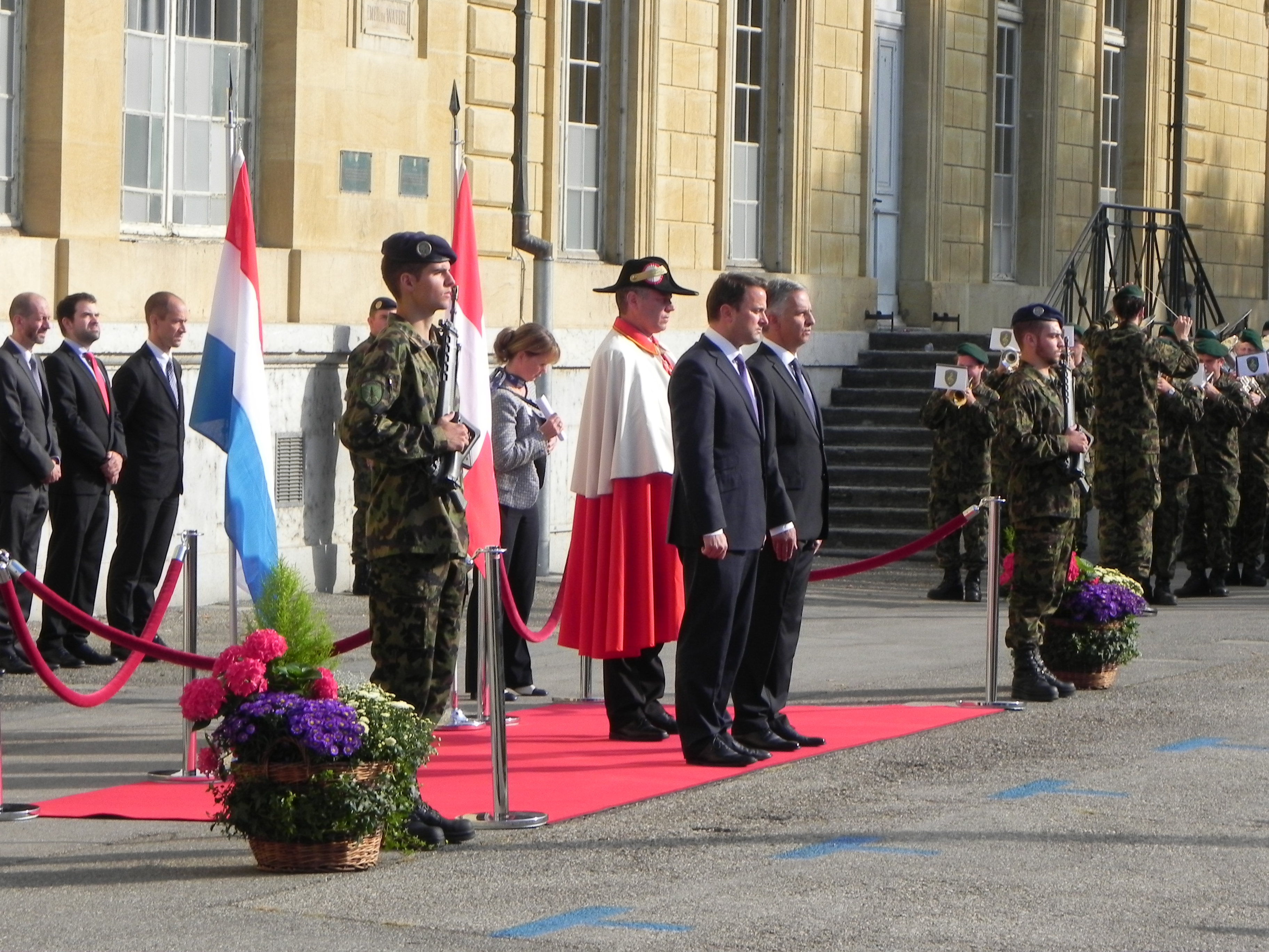 Il primo ministro Xavier Bettel è stato ricevuto con gli onori militari