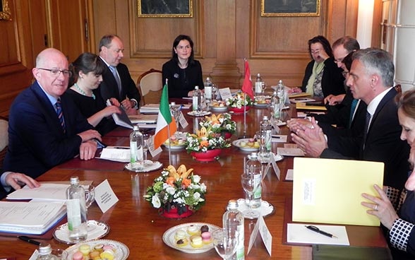 Rencontre entre Didier Burkhalter, chef du DFAE, et Charles Flanagan, ministre irlandais des affaires étrangères. © DFAE