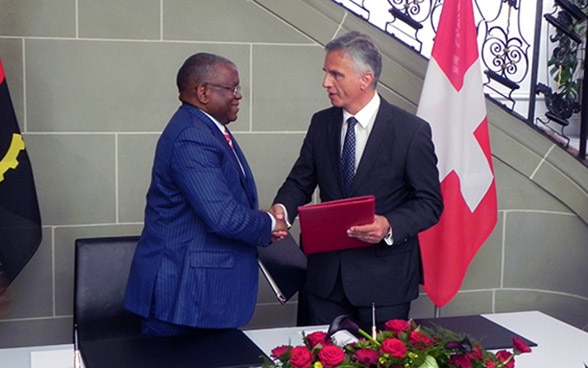 Didier Burkhalter e il ministro degli esteri angolano Georges Rebelo Pinto Chikoti. © DFAE