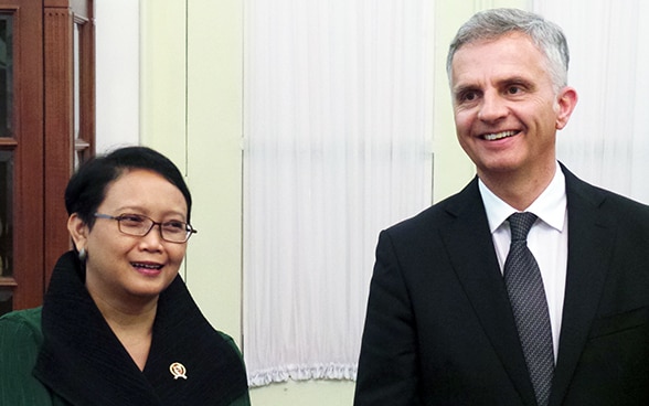 Didier Burkhalter und Retno Marsudi