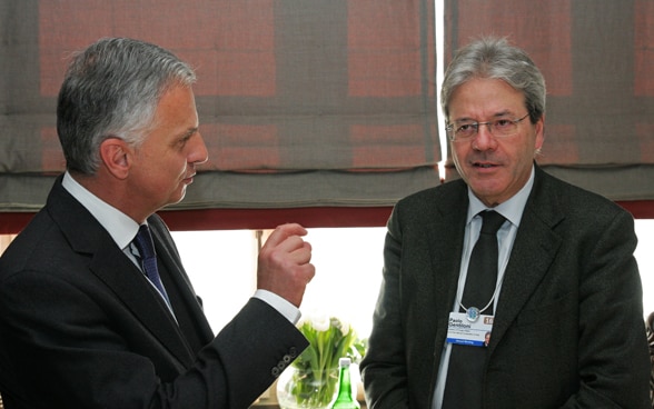 Le Conseiller fédéral Didier Burkhalter et le ministre italien des affaires étrangères, Paolo Gentiloni.