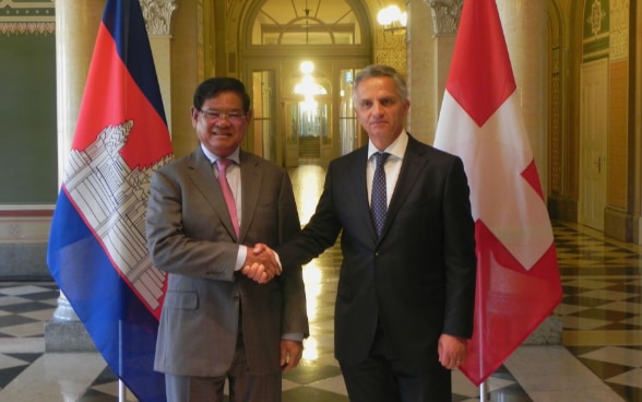 Der Vorsteher des EDA, Didier Burkhalter, trifft den kambodschanischen Vizepremierminister. Gesprächsthemen: bilaterale Beziehungen, Hilfe der DEZA, politische Lage im Königreich