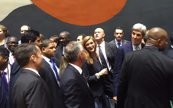 Federal Councillor Didier Burkhalter greets US Secretary of State John Kerry at 71st UN General Assembly in New York. 
