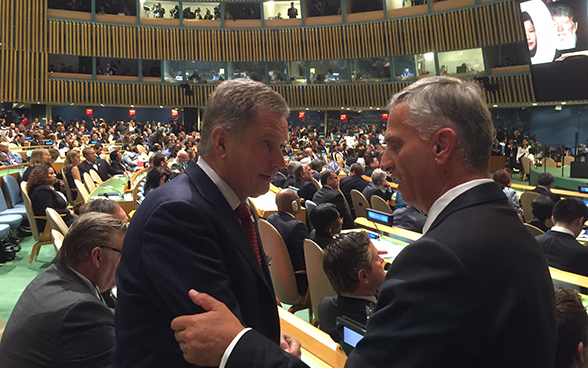 Le conseiller fédéral Didier Burkhalter avec le président finlandais Sauli Niinistö.