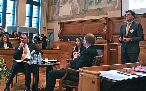 Salle Rathaus Berne, Participants, Journée du droit international public 2016 sur le recouvrement d’avoirs