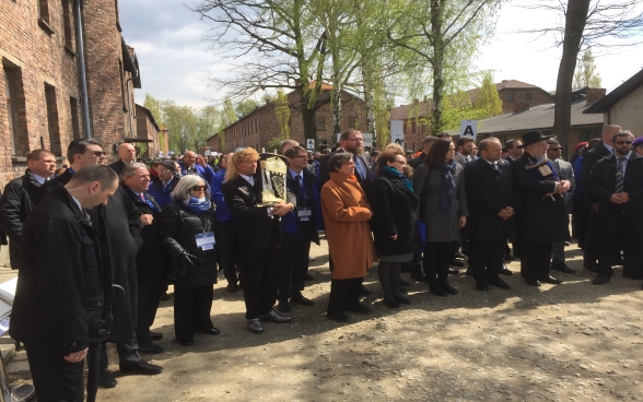 Participants à la Marche des vivants, à Auschwitz. 