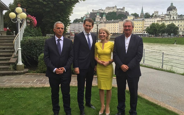 Il consigliere federale Burkhalter con la ministra degli esteri del Principato del Liechtenstein, Aurelia Frick e i ministri degli esteri dell’Austria e del Lussemburgo, Sebastian Kurz e Jean Asselborn, durante l’incontro a Salisburgo. © DFAE