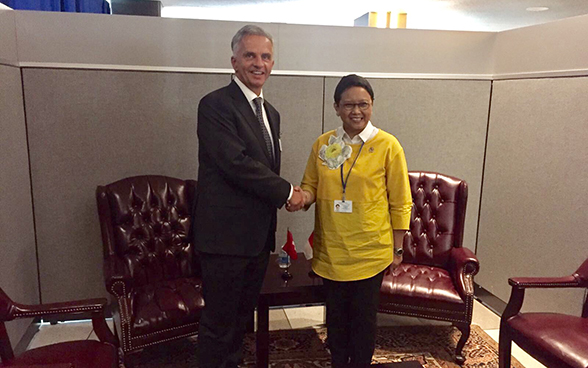 Federal Councillor Didier Burkhalter meets with Indonesian foreign minister Retno Marsudi.