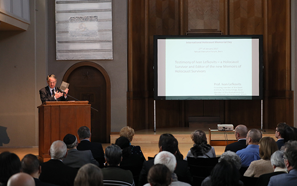 Professor Ivan Lefkovits, Holocaust survivor, presents his work ‘Memoiren von Holocaust-Überlebenden’ (Memoirs of Holocaust survivors), published in German and soon to be published in French.