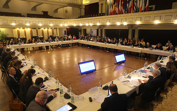 Assemblée plénière des délégués des Etats membres de l'IHRA à l'Hôtel National à Berne.
