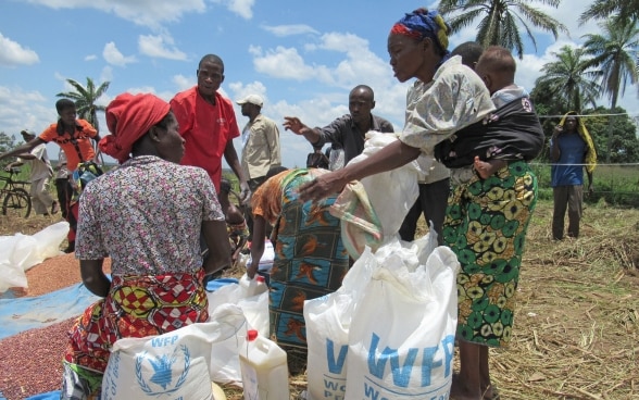 People share bean rations at a UN World Food Programme distribution site in the crisis-ridden Congolese region of Kasai. 