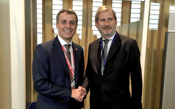 Le conseiller fédéral Ignazio Cassis rencontre le commissaire européen Johannes Hahn