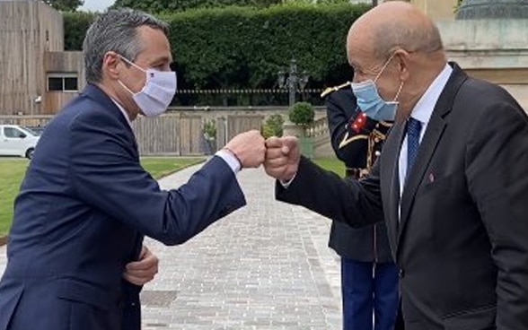 Ignazio Cassis and Jean-Yves Le Drian during their meeting in Paris.