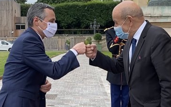 Ignazio Cassis et Jean-Yves Le Drian lors de leur rencontre à Paris.