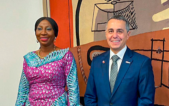 Il consigliere federale Cassis con Kandia Camara, ministro degli affari esteri della Costa d'Avorio.