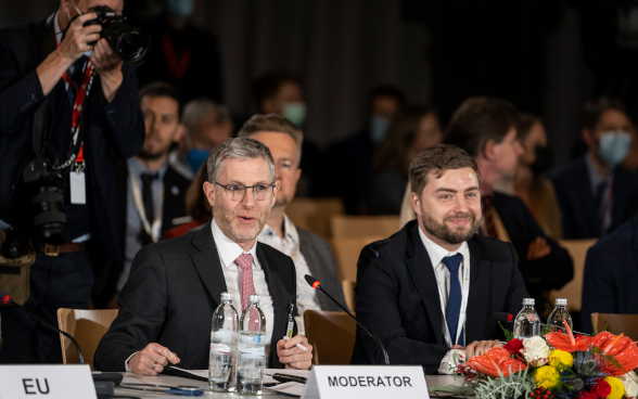 Simon Pidoux und Anatolii Kutsevol moderierten die Präsentation der nationalen Statements.