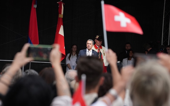 The population gathered on Piazza della Riforma in Lugano participates in the official ceremony.