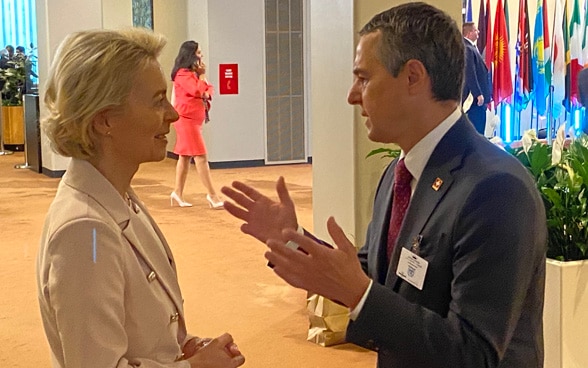 President Ignazio Cassis and President of the European Commission Ursula von der Leyen talking.