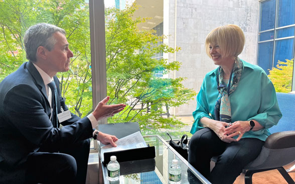 Ignazio Cassis in bilateral talks with the OSCE's secretary general, Helga Schmid.