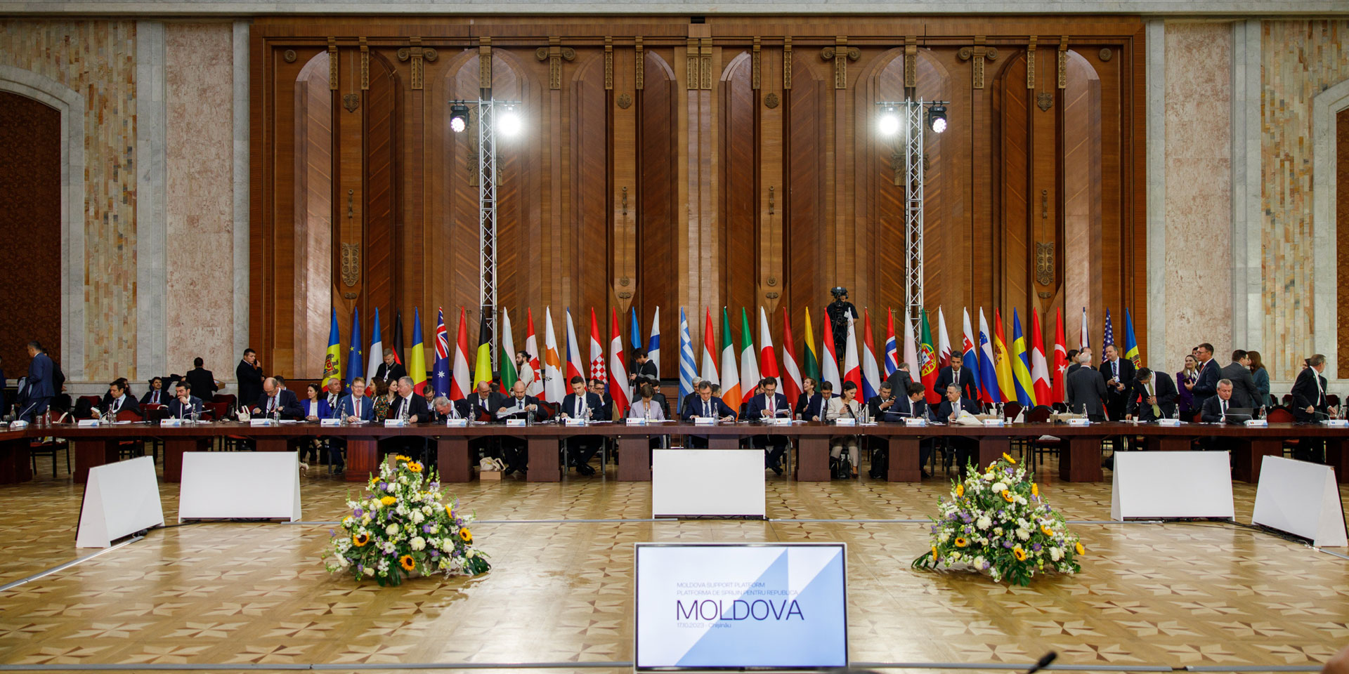 Foto des Saals, in dem die vierte Ausgabe der «Moldova Support Platform» in Chisinau stattfand.