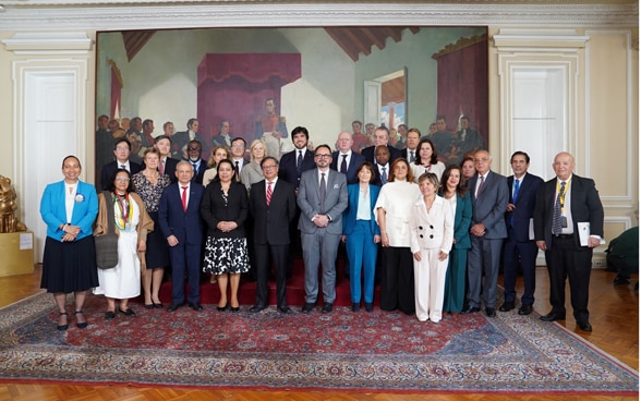 Le delegazioni dei 15 Stati membri del Consiglio di Sicurezza delle Nazioni Unite e il presidente colombiano Gustavo Petro posano per una foto di gruppo.