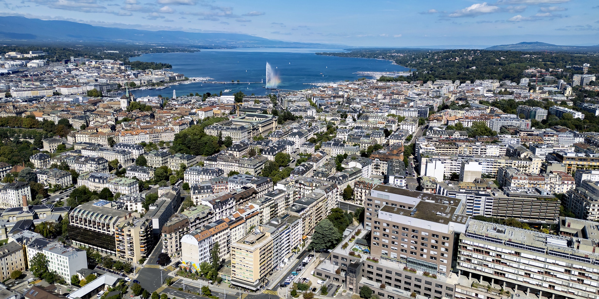 Aerial view of the city of Geneva with the Jet d'Eau. 