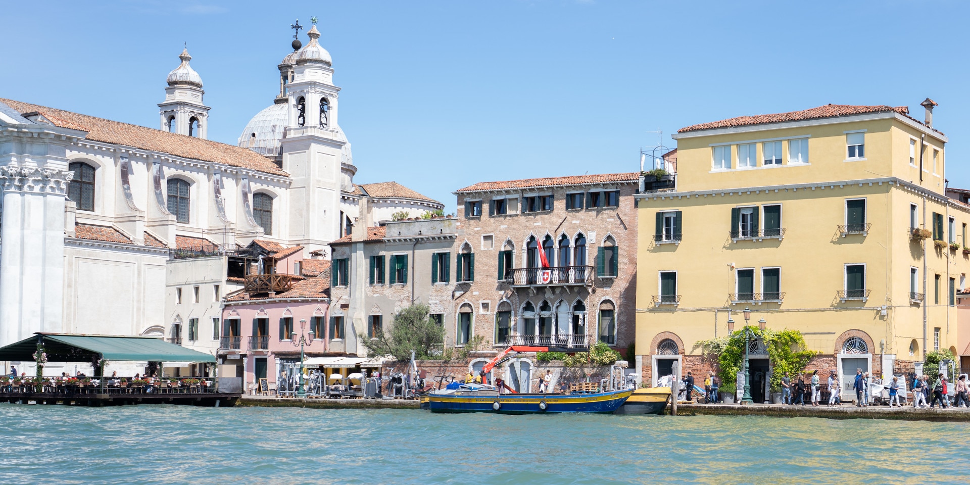 The picture shows the Palazzo Trevisan, a building in the Dorsoduro district on the Zattere waterfront promenade.
