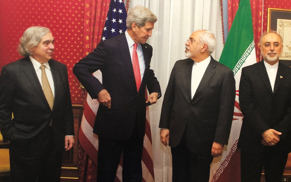 Der iranische Aussenminister Mohammad Javad Zarif und der ehemalige US-Aussenminister John Kerry während der Verhandlungen über das Wiener Abkommen über das iranische Atomprogramm in Genf 