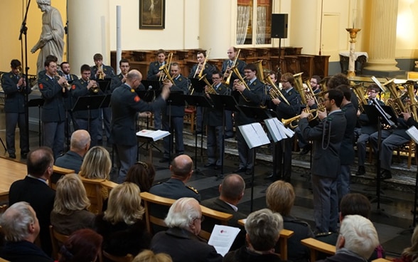 Musiciens du “Swiss Army Brass Band” dans l’Église Saint-Jacques-sur-Coudenberg