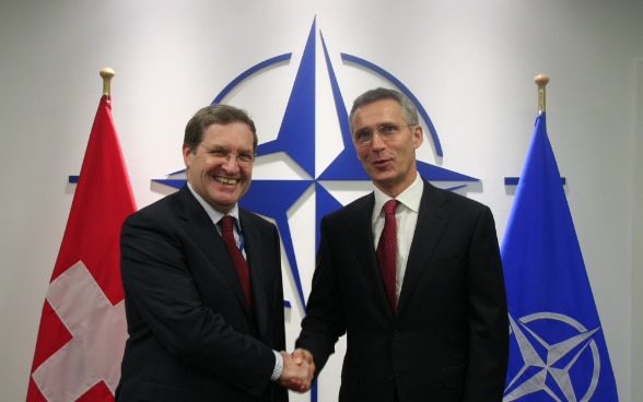 Le Chef de Mission et le Secrétaire général de l'OTAN