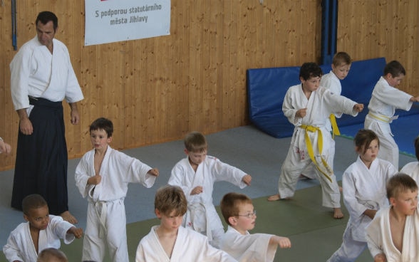 Mr. Heuscher from the AiKiDo School in Langenthal with promising young Czech sportsmen