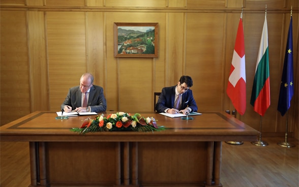 Im Rahmen des zweiten Schweizer Beitrags unterzeichneten die Schweiz und Bulgarien am 20. September 2022 das erste bilaterale Umsetzungsabkommen für das neue schweizerisch-bulgarische Kooperationsprogramm.