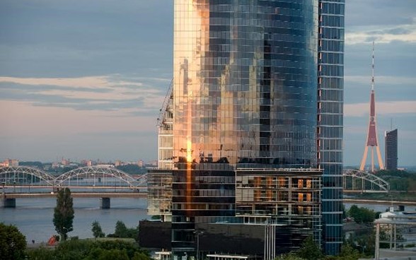 Modern district of a city featuring a tower in the foreground.