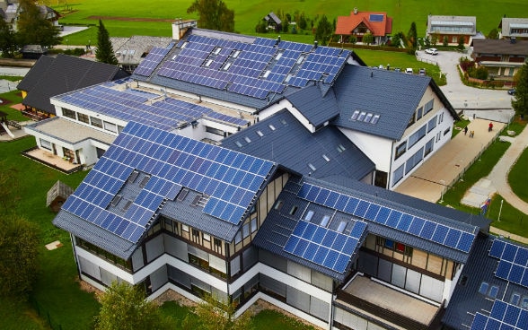 Panneaux photovoltaïques installés sur les toits
